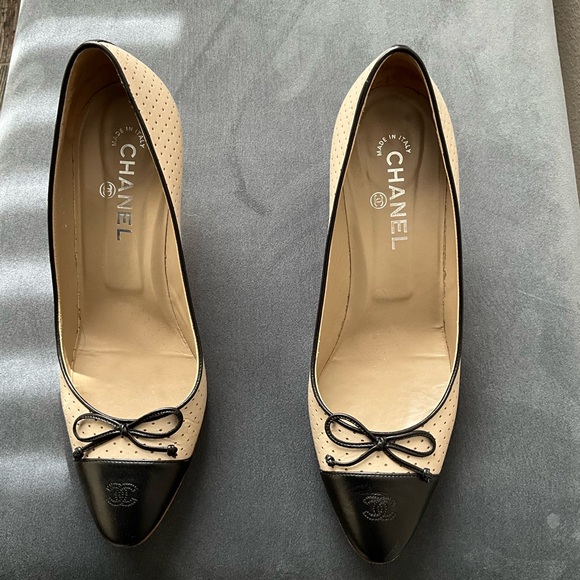 Chanel Pumps - Picture 4 of 8